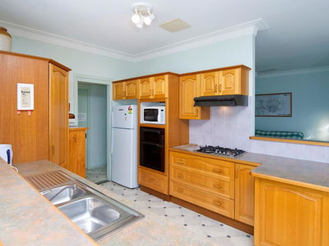 Salamander Beach Front - Accommodation Gladstone 3