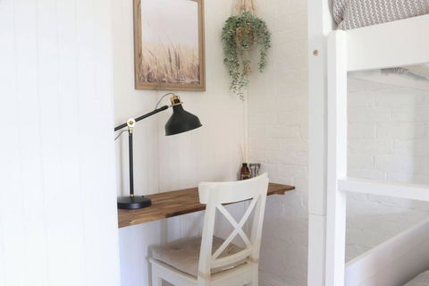 Rustic Chic 200 Metres From CBD - Accommodation Gladstone 2
