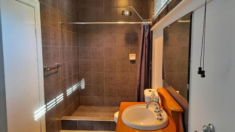 Rosemary Cottage - Accommodation Gladstone 2