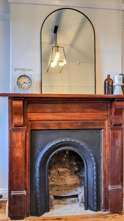 Roseland Cottage - CBD Heritage - Accommodation Gladstone 1