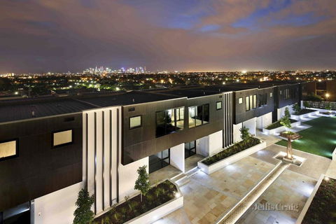 Ruckers Hill Northcote Penthouse - Accommodation Gladstone 1