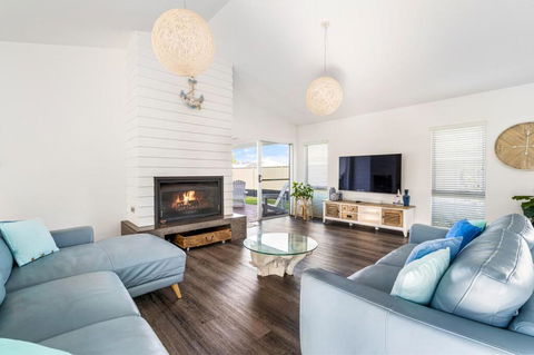 Ryze N Shine I Private Properties - Accommodation Gladstone 2