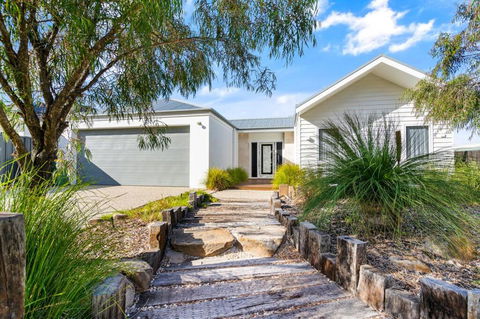 Ryze N Shine I Private Properties - Accommodation Gladstone 0