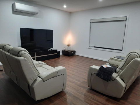 Rowville Stay - Home Away From Home - Accommodation Gladstone 0