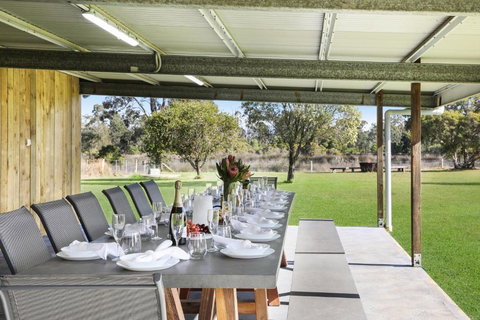 Roads End With Games Barn Ponies Alfresco Dining - Accommodation Gladstone 2