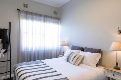 Robertson Public House And Kitchen - Accommodation Gladstone 2