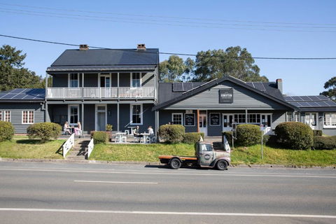 Robertson Public House And Kitchen - Accommodation Gladstone 0