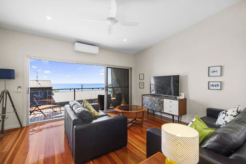 Rock Ledge - Accommodation Gladstone 2
