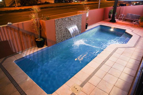 Rocky Resort Motor Inn - Accommodation Gladstone 2