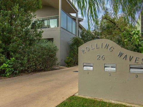 Rolling Waves No 2 - Accommodation Gladstone 0