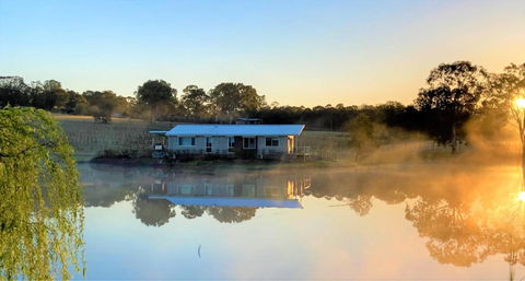 Romantic Lakehouse Set In A Private Vineyard In The Hunter Valley - Accommodation Gladstone 1