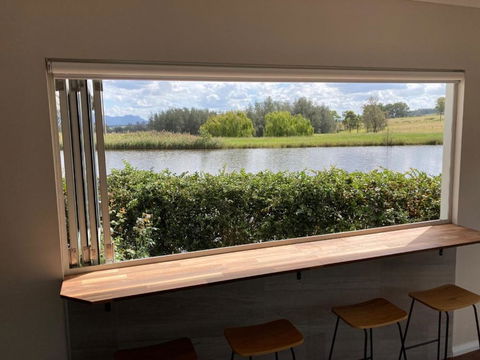 Romantic Lakehouse Set In A Private Vineyard In The Hunter Valley - Accommodation Gladstone 3