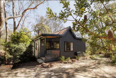 Romantic Tricklebeck Spa Cottage - Accommodation Gladstone 0