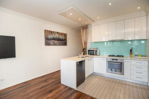Rome Sky Villa - Accommodation Gladstone 3