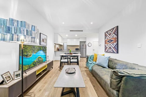 Rooftop 2 Bed Apt With Terrace At Newtown - Accommodation Gladstone 0