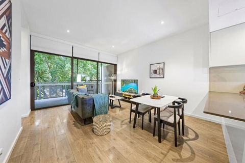 Rooftop 2 Bed Apt With Terrace At Newtown - Accommodation Gladstone 1