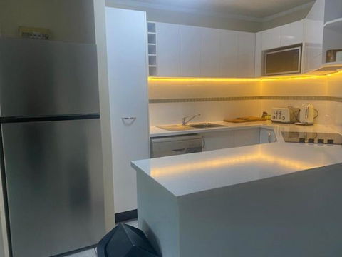 ROOFTOP APARTMENT AT MARINA TERRACES - Accommodation Gladstone 2