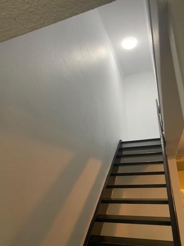 ROOFTOP APARTMENT AT MARINA TERRACES - Accommodation Gladstone 3