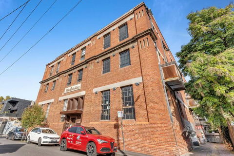Rooftop Warehouse In Fitzroy - Accommodation Gladstone 2