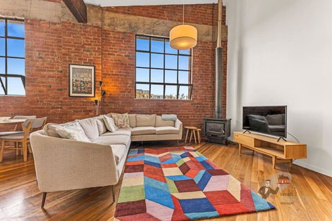 Rooftop Warehouse In Fitzroy - Accommodation Gladstone 3