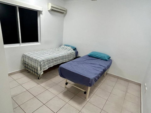 Room In City With Kittens! - Accommodation Gladstone 1