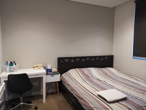 Room With King-size Bed Close To Melbourne CBD & Southern Cross Station - Accommodation Gladstone 0
