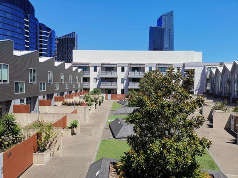Room With King-size Bed Close To Melbourne CBD & Southern Cross Station - Accommodation Gladstone 3