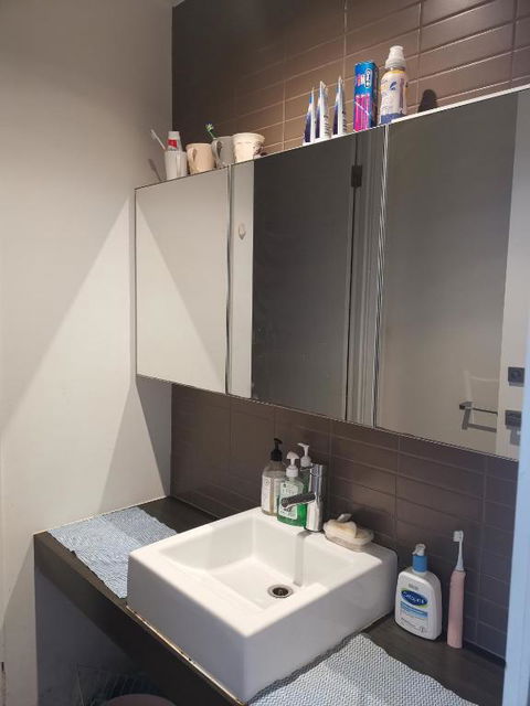 Room With King-size Bed Close To Melbourne CBD & Southern Cross Station - Accommodation Gladstone 2