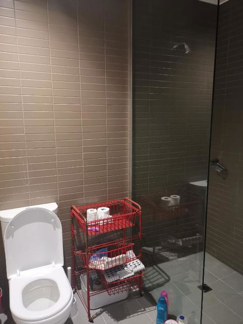 Room With King-size Bed Close To Melbourne CBD & Southern Cross Station - Accommodation Gladstone 1