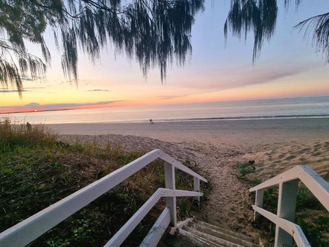 Rosalynda- Luxury Beachfront 3 BR Townhouse - Accommodation Gladstone 0
