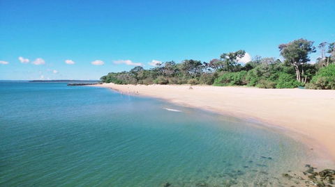 Rosalynda- Luxury Beachfront 3 BR Townhouse - Accommodation Gladstone 2
