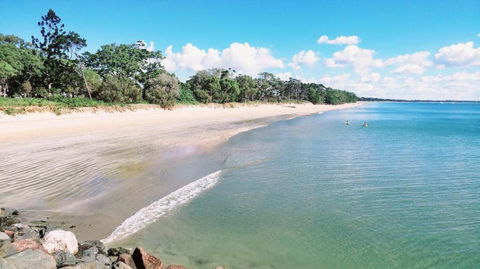 Rosalynda- Luxury Beachfront 3 BR Townhouse - Accommodation Gladstone 1