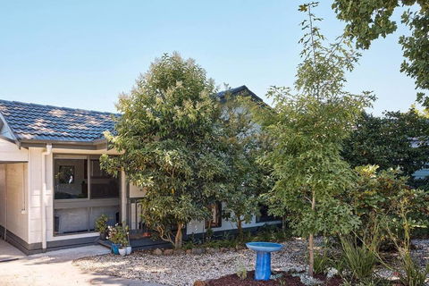 Rose Cottage - Right In Town - Accommodation Gladstone 1