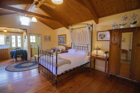 Rose Petal Cottage - Accommodation Gladstone 2
