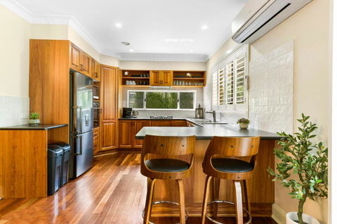 Roselawn Manor - 5 Bedroom Entertainer - Accommodation Gladstone 0
