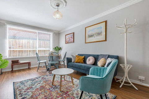 Rosewood Lodge - Cottage Charm Off High Street - Accommodation Gladstone 0