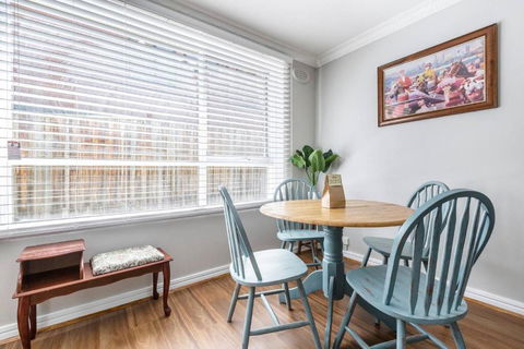 Rosewood Lodge - Cottage Charm Off High Street - Accommodation Gladstone 3