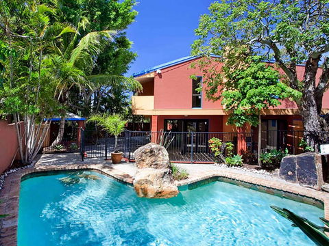 Ross Cres Spacious Private Beach House - Accommodation Gladstone 0