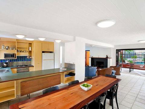 Ross Cres Spacious Private Beach House - Accommodation Gladstone 3