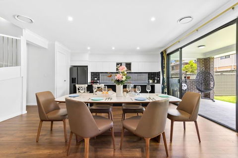 Rouse Hill Fancy 5bedrooms House - Accommodation Gladstone 0