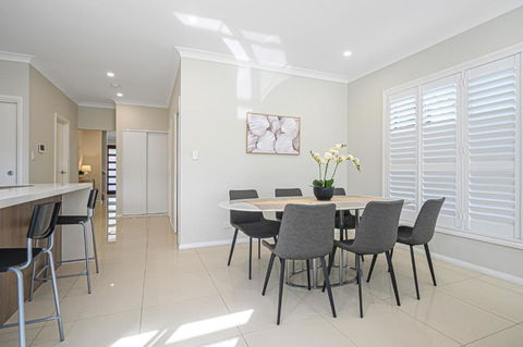 Rousehill Sweet Spacious 4BR Quiet House - Accommodation Gladstone 1