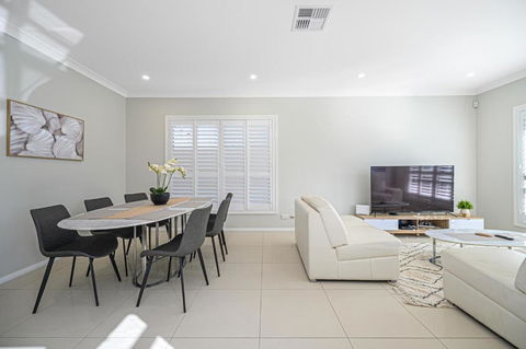 Rousehill Sweet Spacious 4BR Quiet House - Accommodation Gladstone 2