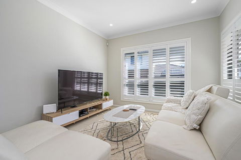 Rousehill Sweet Spacious 4BR Quiet House - Accommodation Gladstone 0