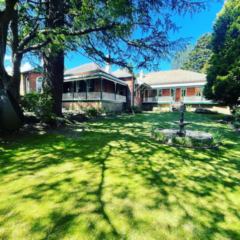 Rowan Brae Historic Guesthouse - Accommodation Gladstone 0