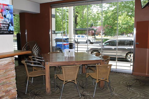 Royal Hotel Orange - Accommodation Gladstone 3