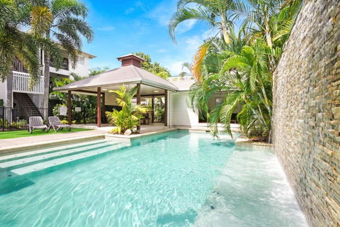 Royal Pavillions City Escape - Accommodation Gladstone 0