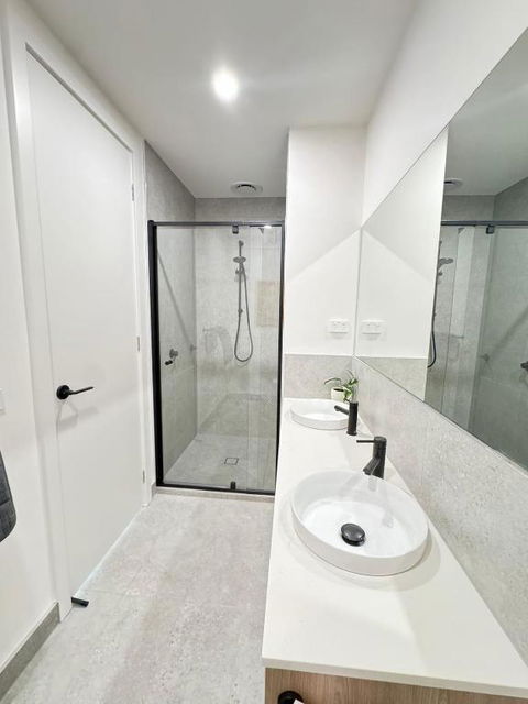 Royalty Living - Accommodation Gladstone 2