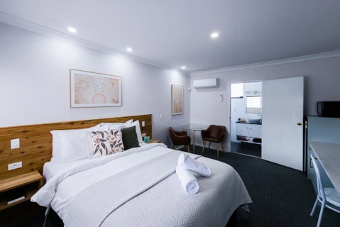 Roydons Motor Inn - Accommodation Gladstone 2