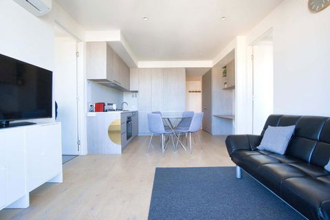 Rundle Retreat - 2BR Apartment With Stunning Views - Accommodation Gladstone 3