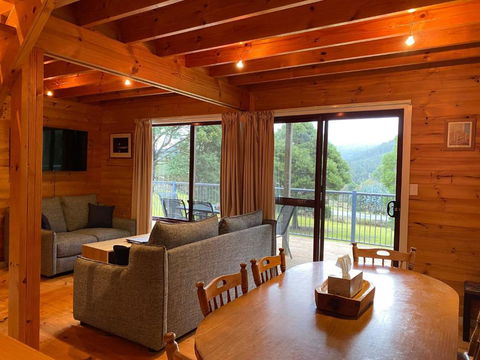 Russell Falls Holiday Cottages - Accommodation Gladstone 3